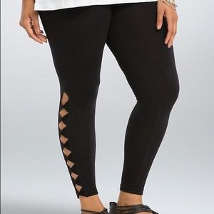 SOLD New Torrid Bow Side / Cut Out Leggings Size 1